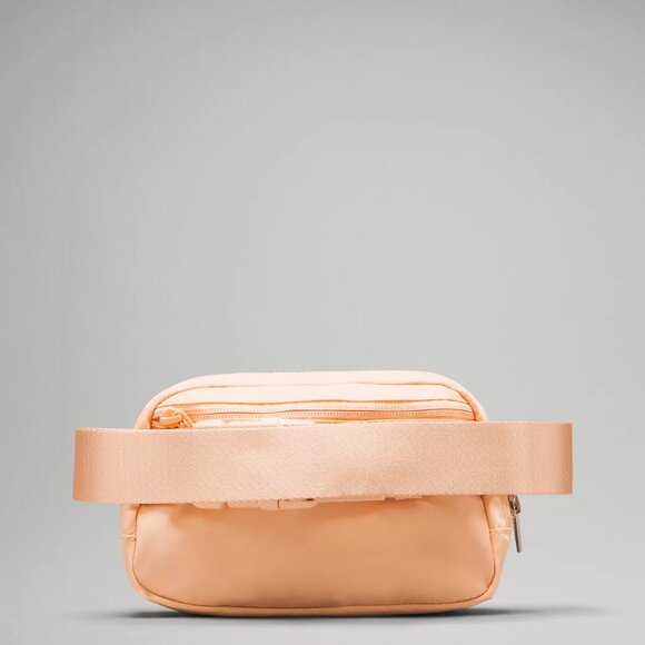 Lululemon Everywhere Belt Bag 1L in Summer Glow, BNWT - Picture 3 of 7